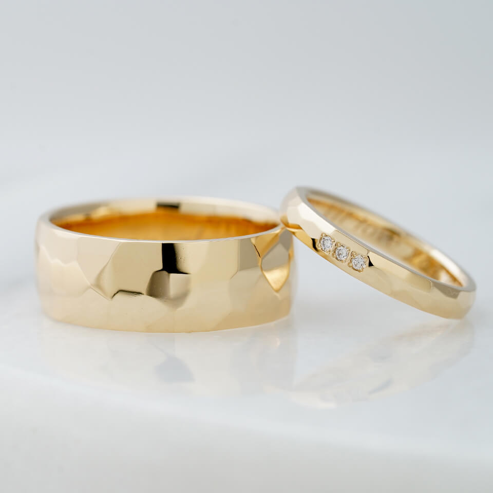 幅広系の結婚指輪の写真